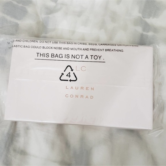 🛑 2 / $40 Sale! Lauren Conrad circle wristlet (NWT) - Picture 4 of 5